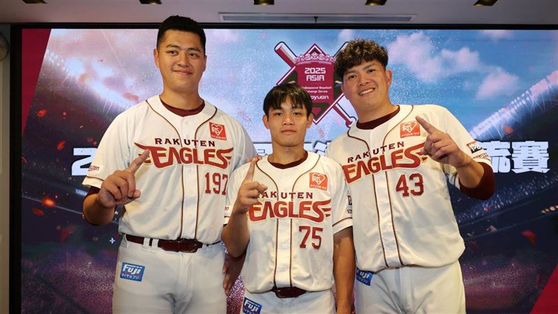 日職東北樂天金鷲選手蕭齊（左起）、陽柏翔、宋家豪出席2025桃園亞洲職棒交流賽記者會。（圖／主辦單位提供）