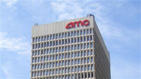 美國連鎖電影院AMC財報揭曉，營收13億超出預期，並對未來抱有較好展望。（圖／翻攝自維基百科）