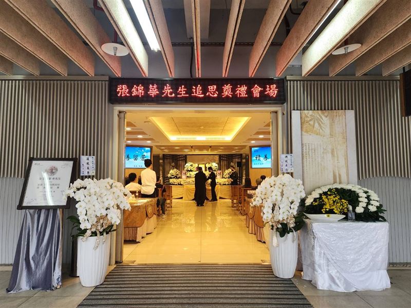 龍千玉悲慟恩師張錦華離世，享壽75歲。（圖／翻攝自龍千玉臉書）