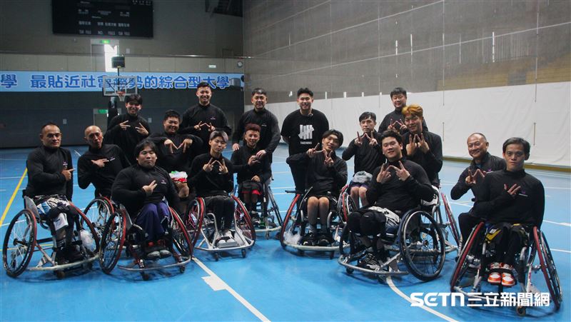 客製化戰袍！Monarch創辦人力挺輪椅勇士