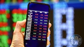 普發萬元別亂花，達人教戰從股價10多元的銅板價ETF篩選好標的，讓錢越滾越大。（示意圖／鏡週刊）