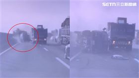 特斯拉,台南,分隔島,車禍,貨車,國道,電台DJ（圖／民眾提供）