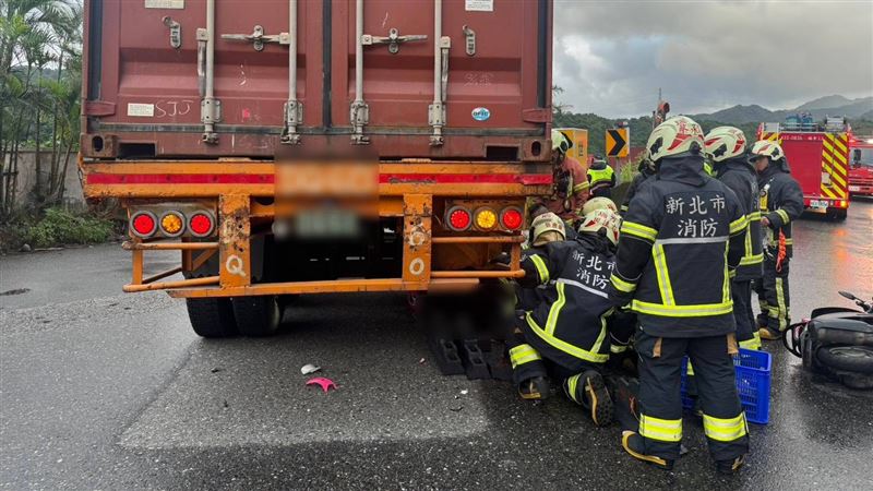 消防隊獲報到場搶救。（圖／翻攝畫面）