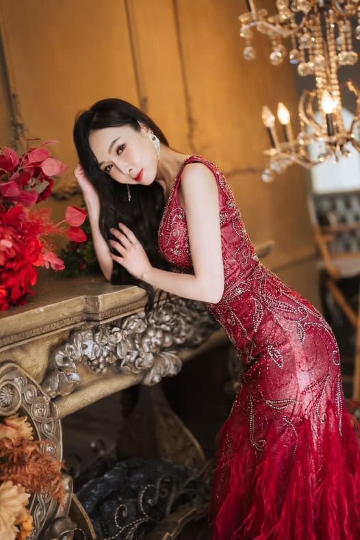 胡文英臉書發文感嘆勾起她過往婚姻的不堪回憶。（圖／翻攝自臉書）