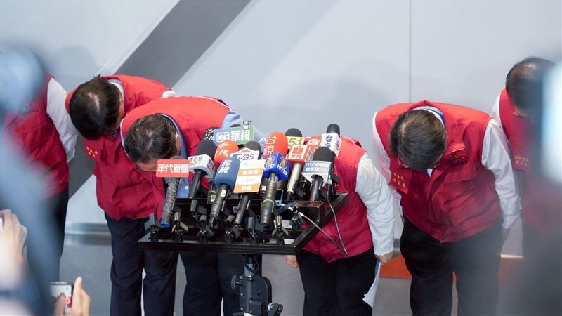 盧秀燕率市府官員鞠躬道歉　紀姓獸醫發聲