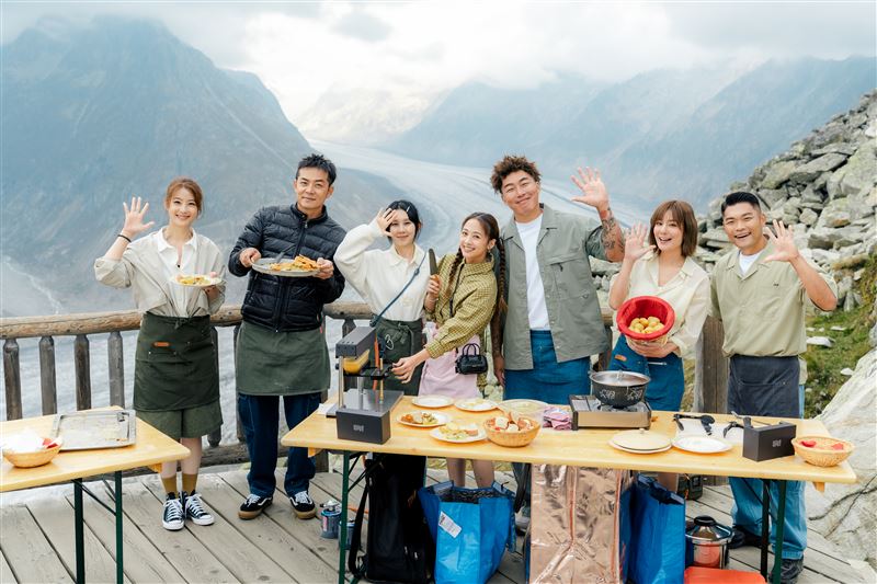 節目高海拔挑戰料理，左起賴雅妍、姚元浩、白安、吳映潔、郭泓志、莎莎、李玖哲。（圖／好看娛樂提供）