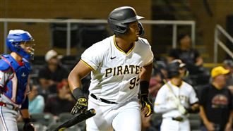 穿99號身材神似賈吉　他秋盟首轟技驚四座