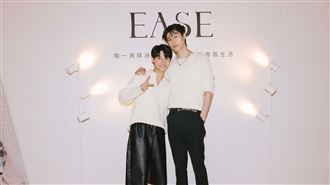 王君豪（左）霸氣告白成晞（右）擔任一日店長。（圖／Ease香氛 提供）