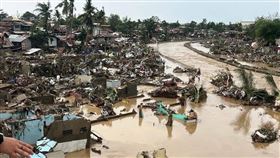 菲律賓遭受颱風海鷗重創，已經宣布進入全國緊急狀態。（圖／翻攝自X平台 @WeatherMonitors）