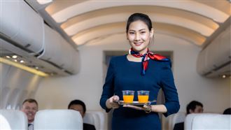 空姐「制服救星」熱銷200萬盒成高空新寵