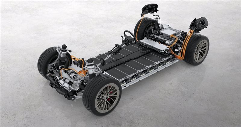 保時捷純電Cayenne採用最高400kW DC快充功率，只要16分鐘就能從10%充到80%電量。（圖／PORSCHE提供）