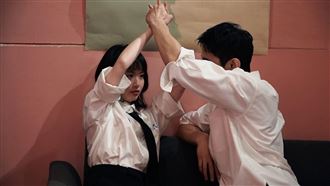 慘遇恐怖情人　女星遭囚禁崩潰哭喊求自由