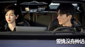 唐嫣（左）跟趙又廷（右）主演新戲在上檔前一天遭到腰斬。（圖／翻攝自微博）