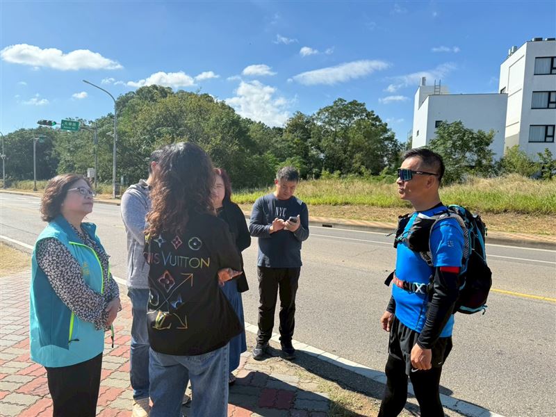 李政全以行動實踐「走到哪、捐到哪」，用腳步串起愛心的力量。（圖／名城有線電視提供）