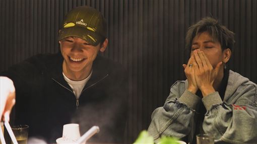 佐藤健合體許光漢！男神同框嗑台味火鍋