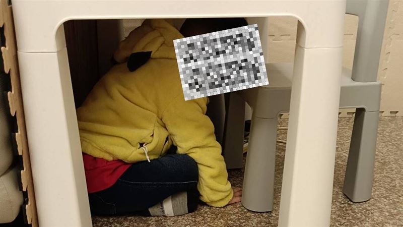 彰化「頂尖保進幼兒園」爆出集體虐童及疑似性侵害事件，其中1名男童遭教保員不當對待，出現創傷後壓力症候群，常常半夜驚醒哭喊。（圖／立法委員林月琴辦公室提供）