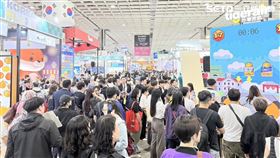 台北旅展現場人潮。（圖／記者李育道攝影）