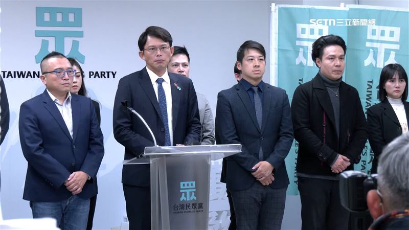 除了北市各區現任4席市議員外，民眾黨傳出將派出許甫（左3）參選松信區、吳怡萱（右1）則出戰中正萬華