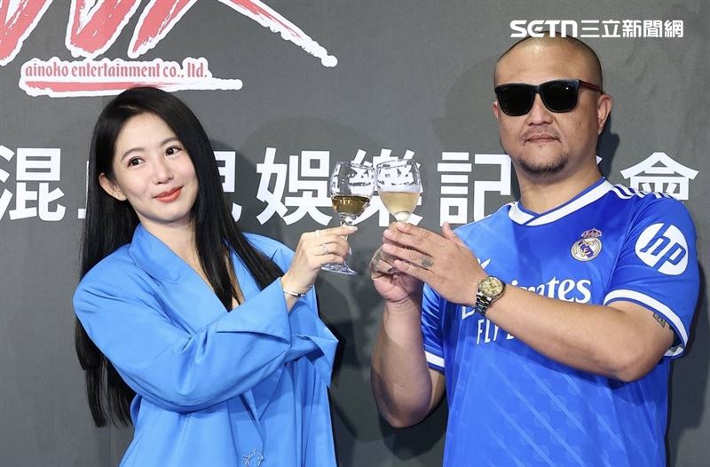 郭書瑤與混血兒娛樂創辦人蕭豐稷。（圖／記者鄭孟晃攝影）