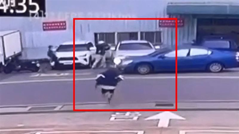 詐團車手開車衝撞警 偵查隊長開槍逮人