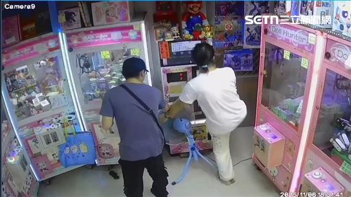 獨／雙煞闖店怒踹門　吃屎哥懷疑小草尋釁