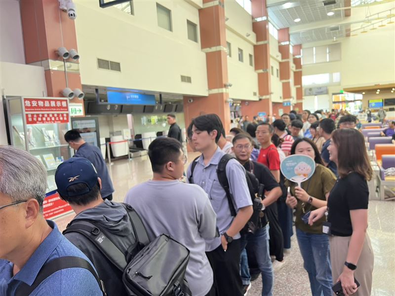 黃仁勳人還沒來，已經吸引大批粉絲到場。（圖／記者林昱孜攝影）