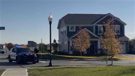 美國印第安那州5日發生一起槍擊案，一名女清潔工與丈夫要前往雇主家打掃，疑因走錯地址，正要拿鑰匙開門時，被屋主認為是搶匪開槍射殺。當地警方正在調查釐清真相。