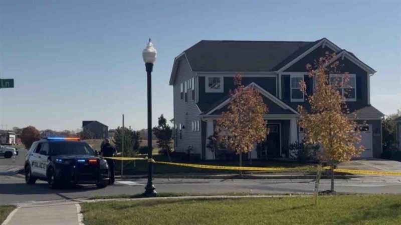 一名女清潔遭開槍射殺，警方到場調查。（圖／翻攝畫面）