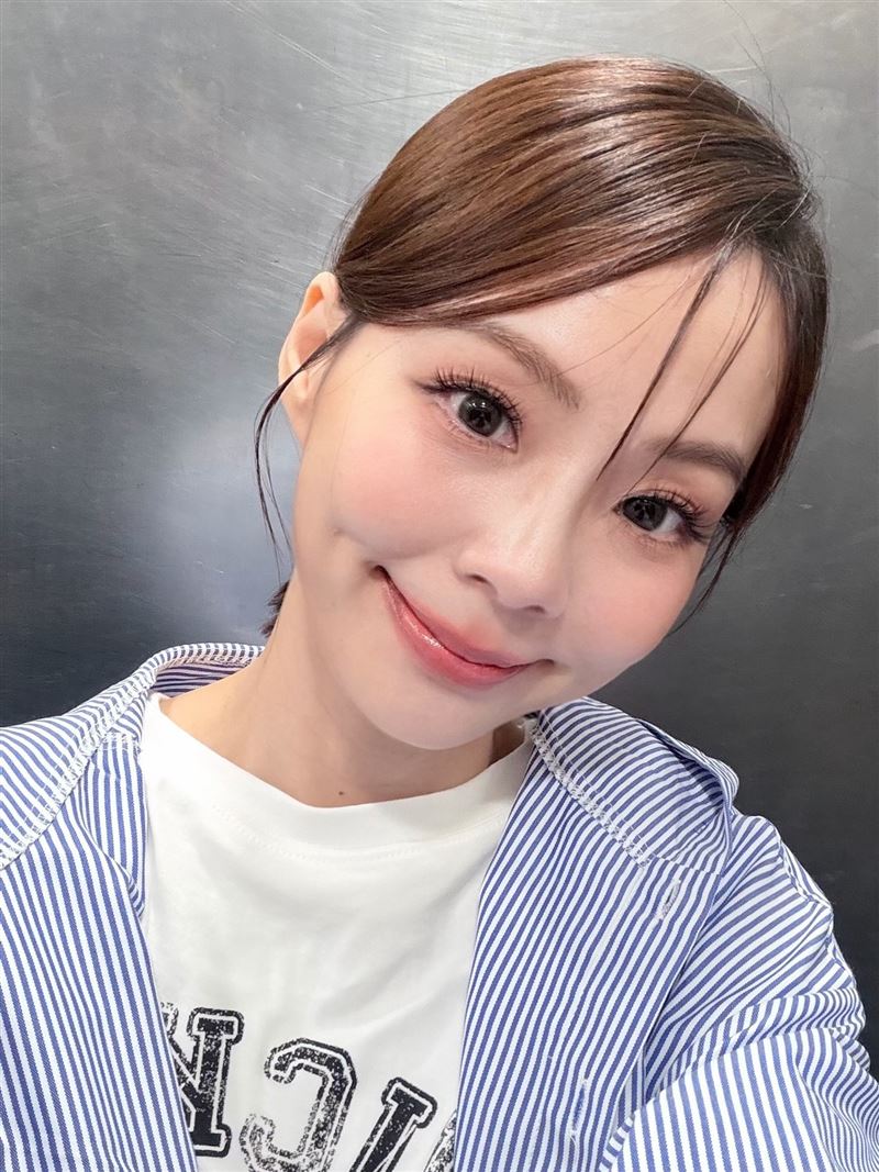 孫淑媚曬出自拍。（屠／翻攝自臉書）