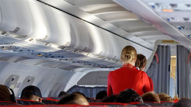 關務署人員疑對空服員性騷及恐嚇挨告。（示意圖／pixabay）