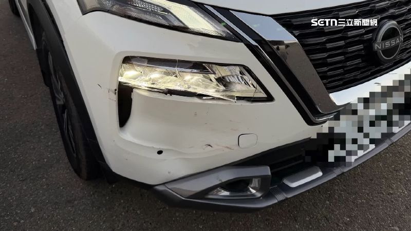 轎車大燈直接破裂