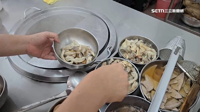 高雄鹽埕區老店，7日早上終於開賣