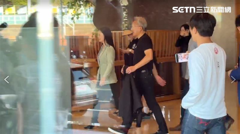 黃仁勳在台灣停留1.5天,8日將參加台積電運動會。(圖/翻攝畫面)