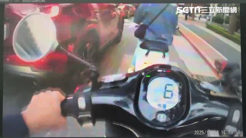 松山分局警員誤將女主持人當成嫌犯盤查惹議。（圖／翻攝畫面）