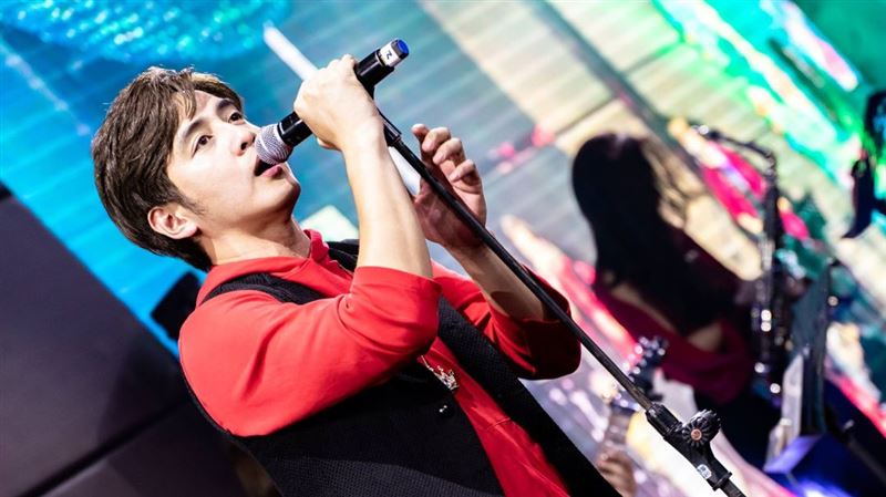 〈瘋掉〉MV 也即將在 多家 KTV 平台陸續上架。（圖／宋菲爾-Phil Sung提供）