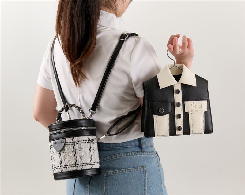 伴手禮品牌「楽澗」推出「衣桶去郊遊」禮盒，以衣料質感結合皮革工藝，打造「是包也是禮」的高質感小香風包款。（圖／楽澗提供）