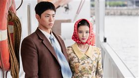 IU、朴寶劍主演韓劇「苦盡柑來遇見你」韓國藝人IU（右）、朴寶劍（左）主演韓劇「苦盡柑來遇見你」，呈現1960年代濟州島的生活模樣，劇中IU堅定目標前進，就算成為母親也不放棄成為詩人的夢想。（Netflix提供）中央社記者洪素津傳真  114年3月12日