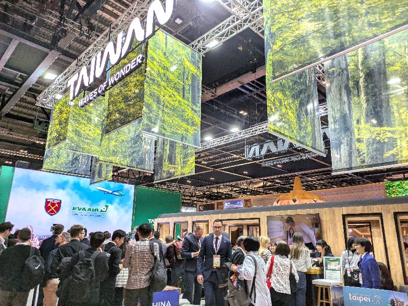 倫敦「世界旅遊展會」4日至6日舉行，今年的台灣館設計別具巧思，整體營造出「大自然沐浴」的氛圍。（圖／中央社）