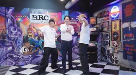 賴清德應選手要求擺出「B-Boy Stance」動作（圖／總統府提供）