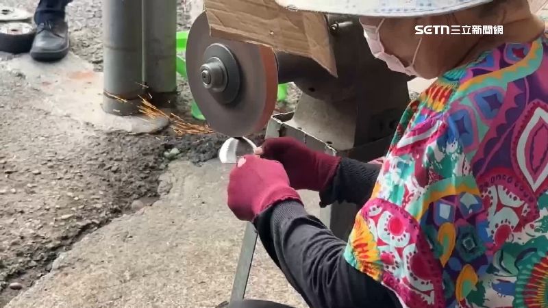 阿姨做磨刀這行已經十幾年