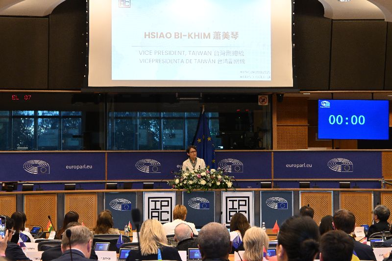 副總統蕭美琴11月7日驚喜現身歐洲議會，在其間舉行的對中政策跨國議會聯盟（IPAC）年度峰會發表專題演說