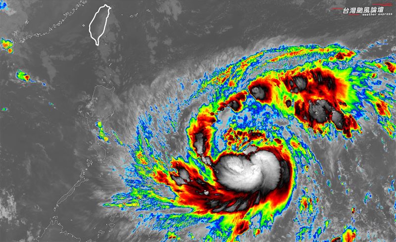 鳳凰颱風來勢洶洶，南北風雨最搖滾時程曝光！（圖／台灣颱風論壇｜天氣特急）