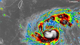 鳳凰颱風來勢洶洶，南北風雨最搖滾時程曝光！（圖／台灣颱風論壇｜天氣特急）