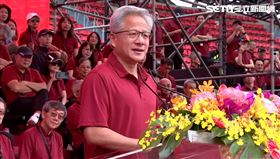 黃仁勳參加台積電運動會魏哲家陪同