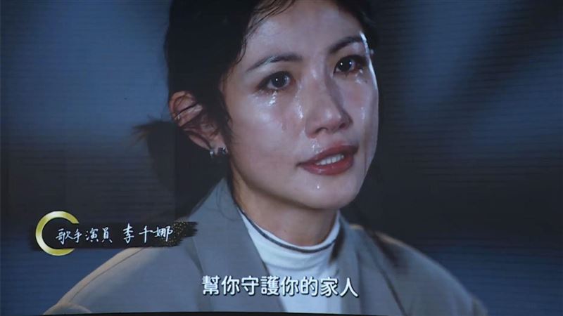 李千娜淚崩送別顏正國。（圖／翻攝自顏正國臉書）