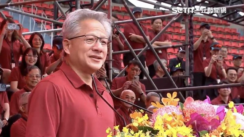 黃仁勳在運動會開幕前的致詞中說：「沒有台積電就沒有輝達，台積電是最棒的！」。（圖／三立新聞網）