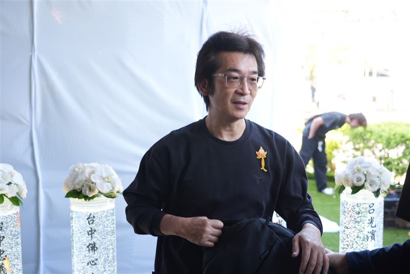 魏德聖悼念顏正國。（圖／記者鄭孟晃攝影）