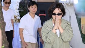楊貴媚低調現身送別顏正國。（圖／記者鄭孟晃攝影）