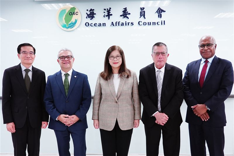 海洋委員會主任委員管碧玲7日於高雄接見馬紹爾群島、巴拉圭、斐濟三國駐聯合國常任代表訪問團。（圖／海洋委員會提供）