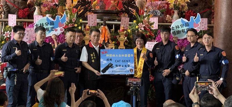 「財團法人台北葫蘆寺」長年致力公益活動，捐贈士林警止血帶，價值超過40萬元。（圖／翻攝畫面）
